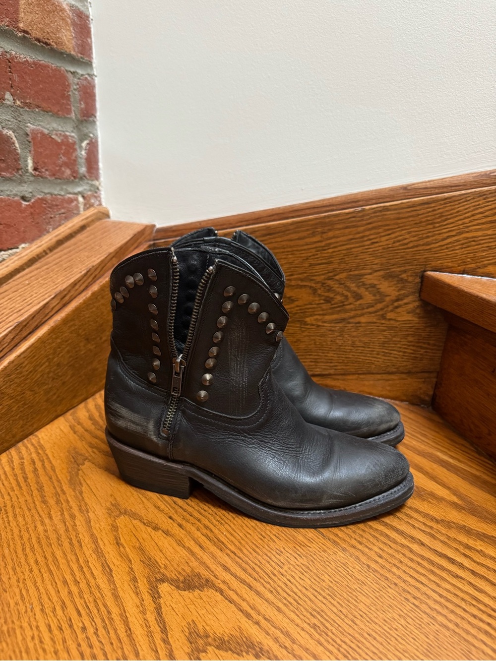 Women’s Studded Leather Boots 8.5/39